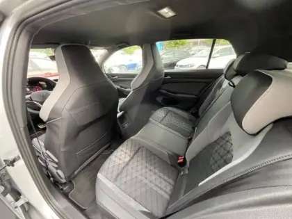 Photo 6 Volkswagen Golf  1.5 eTSI OPF 130 DSG7