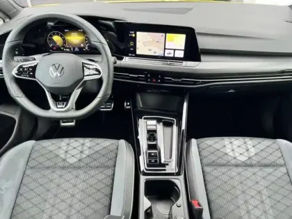 Photo 9 Volkswagen Golf  SW 1.5 eTSI OPF 150 DSG7