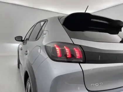 Photo 28 Peugeot 208  PureTech 100 S&S EAT8