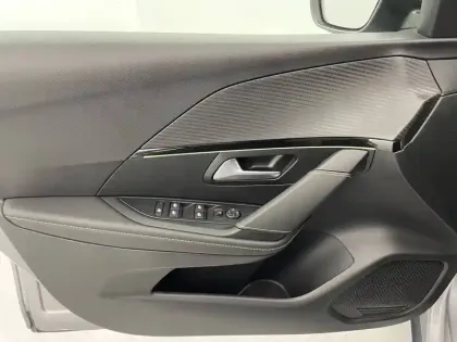 Photo 26 Peugeot 208  PureTech 100 S&S EAT8