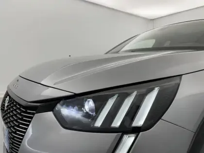 Photo 34 Peugeot 208  PureTech 100 S&S EAT8