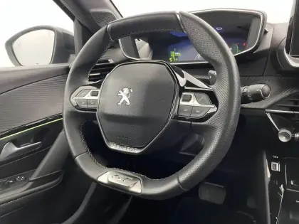 Photo 31 Peugeot 208  PureTech 100 S&S EAT8