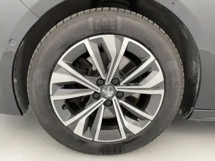 Photo 16 Peugeot 508  Hybrid 225 e-EAT8