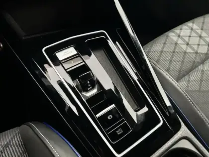 Photo 13 Volkswagen Golf  1.5 eTSI EVO2 150 DSG7