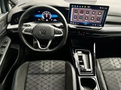 Photo 33 Volkswagen Golf  1.5 eTSI EVO2 150 DSG7