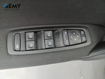 Photo 38 Renault Megane Mégane IV Berline TCe 115 FAP - 21N