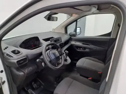 Photo 17 Peugeot Partner  FOURGON STANDARD 650 KG BLUEHDI 100 S&S BVM5