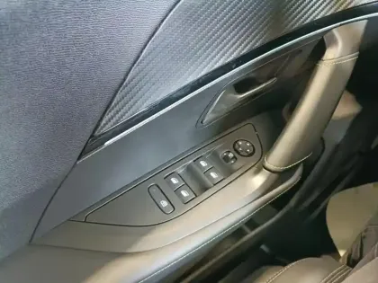 Photo 19 Peugeot 2008  Electrique 136 ch GT