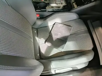 Photo 15 Peugeot 2008  Electrique 136 ch GT