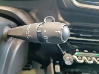 Photo 17 Peugeot 2008  Electrique 136 ch GT