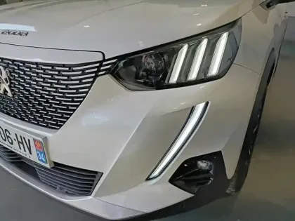 Photo 13 Peugeot 2008  Electrique 136 ch GT