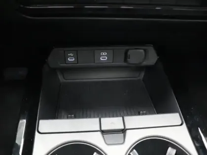 Photo 23 Toyota Prius Hybride Rechargeable 223ch Design PHEV 2.0L