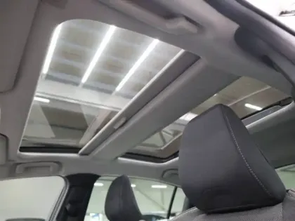 Photo 10 Toyota Prius Hybride Rechargeable 223ch Design PHEV 2.0L