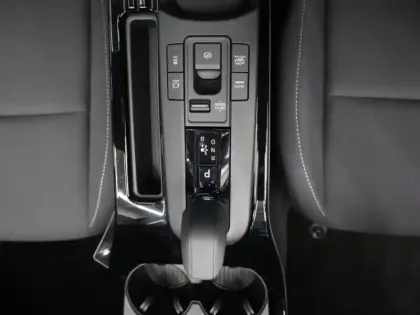 Photo 24 Toyota Prius Hybride Rechargeable 223ch Design PHEV 2.0L