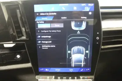 Photo 44 Renault Austral  E-Tech full hybrid 200 GSR2