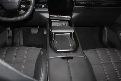 Photo 27 Renault Austral  E-Tech full hybrid 200 GSR2