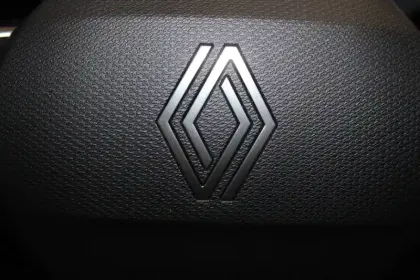 Photo 47 Renault Austral  E-Tech full hybrid 200 GSR2