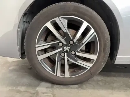 Photo 18 Peugeot 208  PureTech 100 S&S EAT8