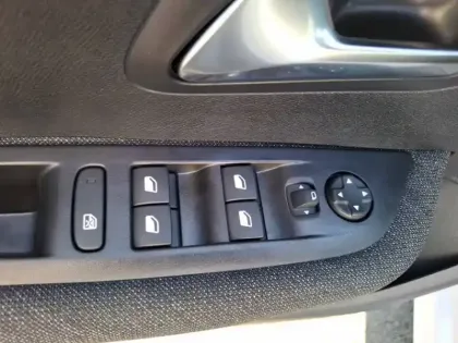 Photo 41 Peugeot 208  Hybrid 110 e-DCS6
