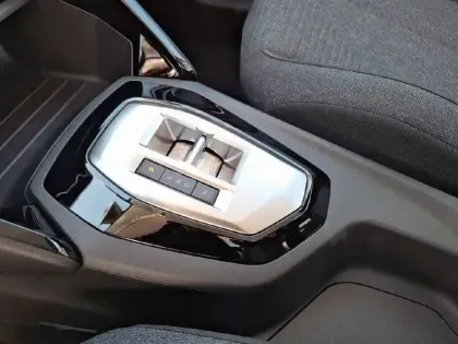 Photo 40 Peugeot 208  Hybrid 110 e-DCS6
