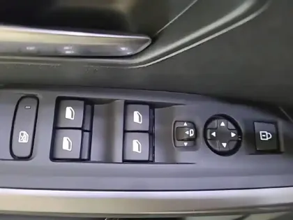 Photo 28 Peugeot 3008  Hybrid 145 e-DCS6