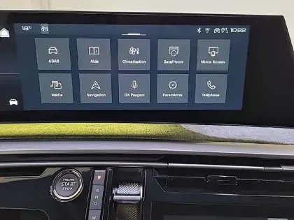 Photo 23 Peugeot 3008  Hybrid 145 e-DCS6