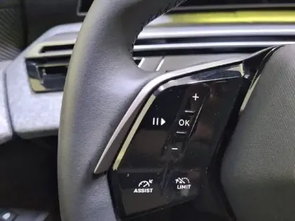 Photo 26 Peugeot 3008  Hybrid 145 e-DCS6