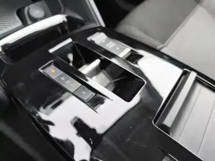 Photo 23 Citroën C4 e- 136 ch Automatique Live