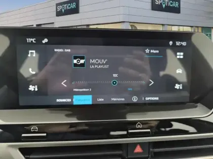 Photo 10 Citroën C4 e- 136 ch Automatique Live