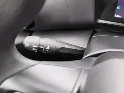 Photo 17 Citroën C4 e- 136 ch Automatique Live