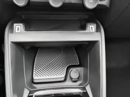 Photo 12 Citroën C4 e- 136 ch Automatique Live