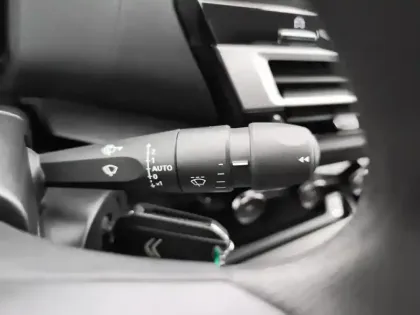 Photo 16 Citroën C4 e- 136 ch Automatique Live