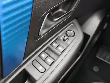 Photo 19 Citroën C4 e- 136 ch Automatique Live