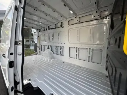 Photo 7 Volkswagen Crafter  Fg 35 L4H3 2.0 TDI 140ch Business Traction BVA8