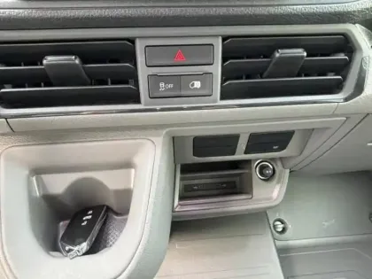 Photo 13 Volkswagen Crafter  Fg 35 L4H3 2.0 TDI 140ch Business Traction BVA8