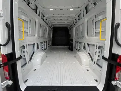 Photo 6 Volkswagen Crafter  Fg 35 L4H3 2.0 TDI 140ch Business Traction BVA8