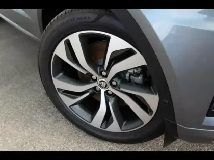 Photo 6 Jaguar E-Pace  P300e PHEV 309ch R-Dynamic HSE