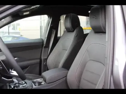 Photo 13 Jaguar E-Pace  P300e PHEV 309ch R-Dynamic HSE