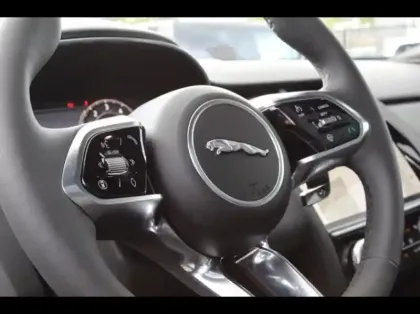 Photo 8 Jaguar E-Pace  P300e PHEV 309ch R-Dynamic HSE