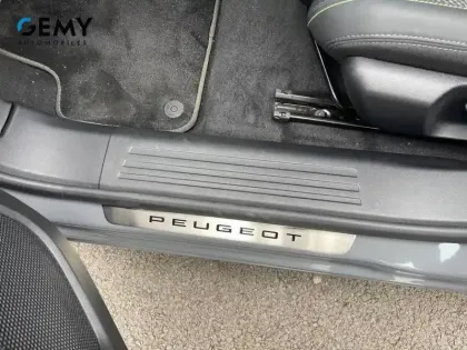 Photo 95 Peugeot 2008  Electrique 54 kWh 156 ch