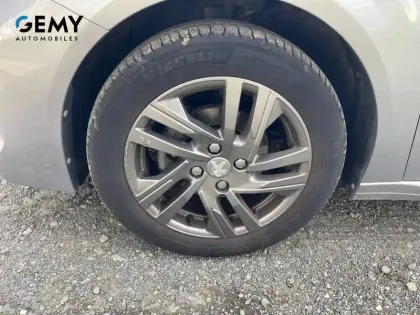 Photo 43 Peugeot 208  PureTech 75 S&S BVM5