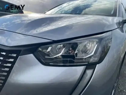 Photo 18 Peugeot 208  PureTech 75 S&S BVM5