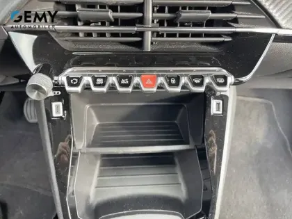 Photo 31 Peugeot 208  PureTech 75 S&S BVM5