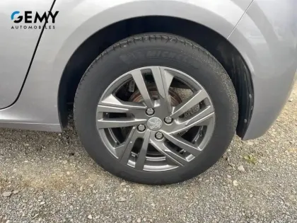 Photo 10 Peugeot 208  PureTech 75 S&S BVM5