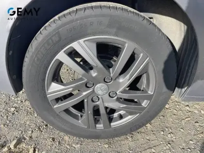 Photo 41 Peugeot 208  PureTech 75 S&S BVM5