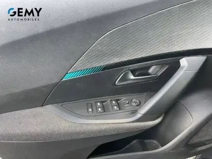 Photo 26 Peugeot 2008  Electrique 136 ch