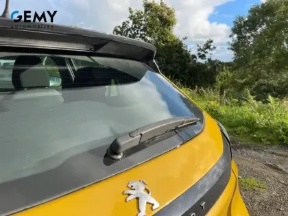 Photo 27 Peugeot 208  BlueHDi 100 S&S BVM6