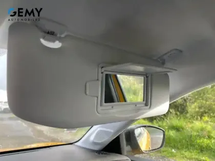 Photo 34 Peugeot 208  BlueHDi 100 S&S BVM6