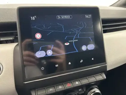 Photo 22 Renault Clio  E-Tech 140