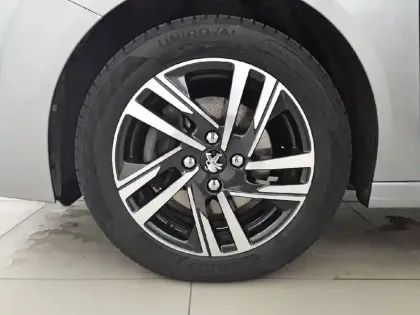 Photo 12 Peugeot 208  PureTech 100 S&S BVM6